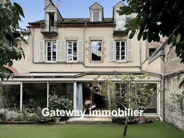 Maison 10 pièces 270 m²