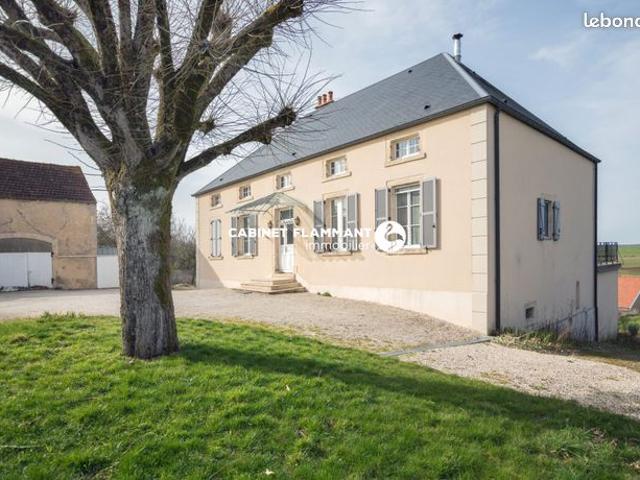 Maison 10 pièces 270 m²