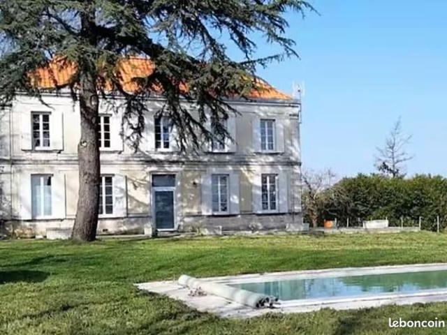 Maison 10 pièces 270 m²