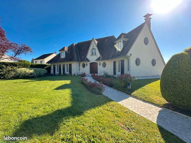 Maison 10 pièces 271 m²