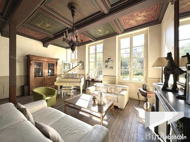 Maison 10 pièces 271 m²