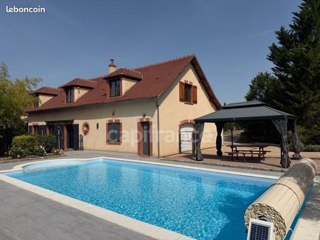 Maison 10 pièces 272 m²