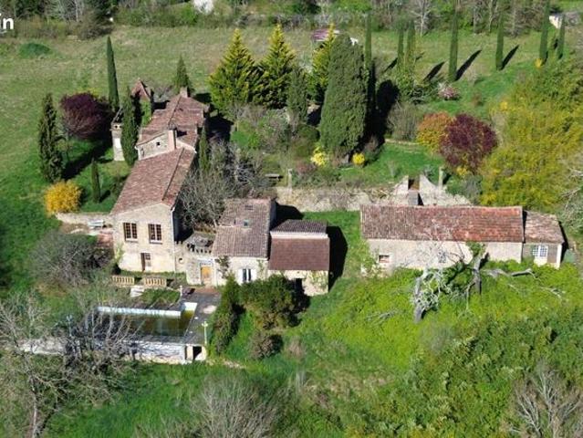 Maison 10 pièces 272 m²