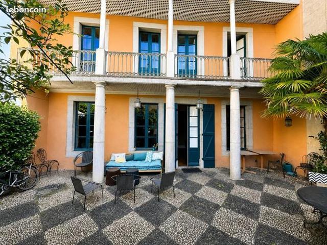 Maison 10 pièces 272 m²