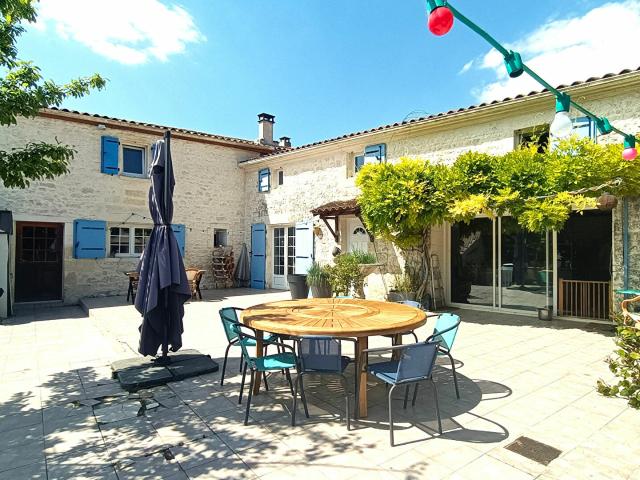 Maison 10 pièces 272 m²