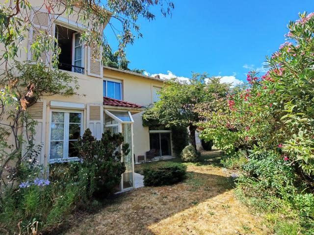 Maison 10 pièces 272 m²