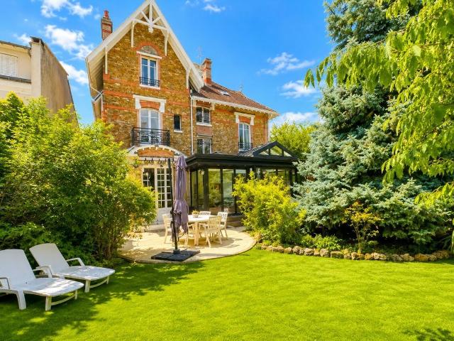 Maison 10 pièces 272 m²