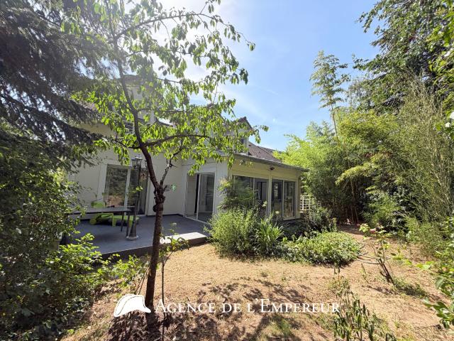 Maison 10 pièces 274 m²