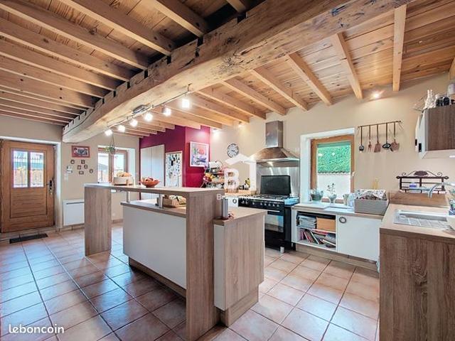 Maison 10 pièces 275 m²