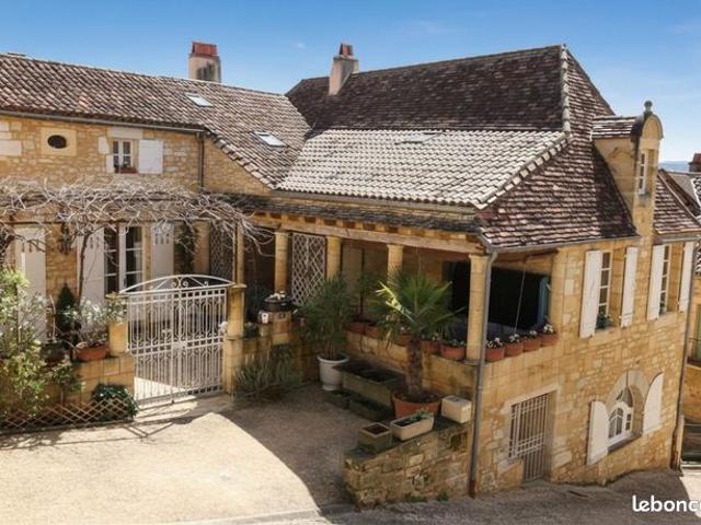 Maison 10 pièces 278 m²