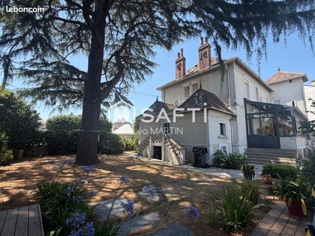 Maison 10 pièces 278 m²