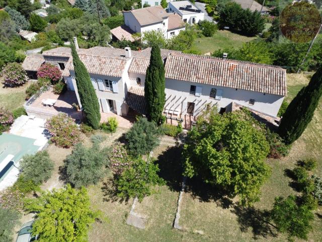 Maison 10 pièces 279 m²