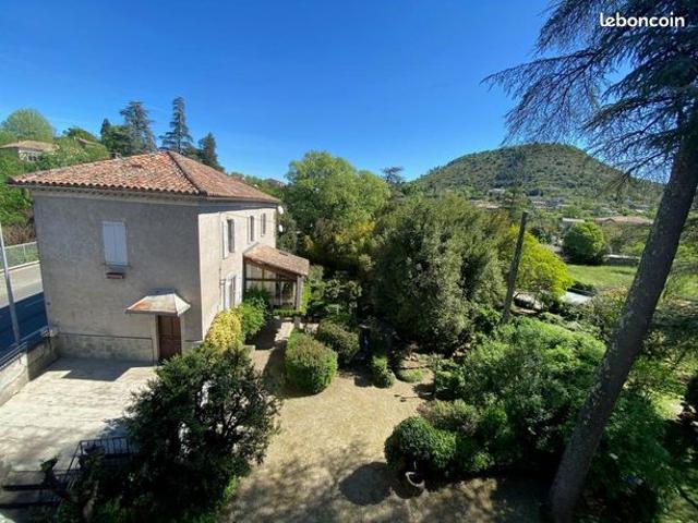 Maison 10 pièces 279 m²