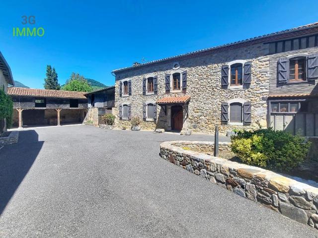 Maison 10 pièces 279 m²