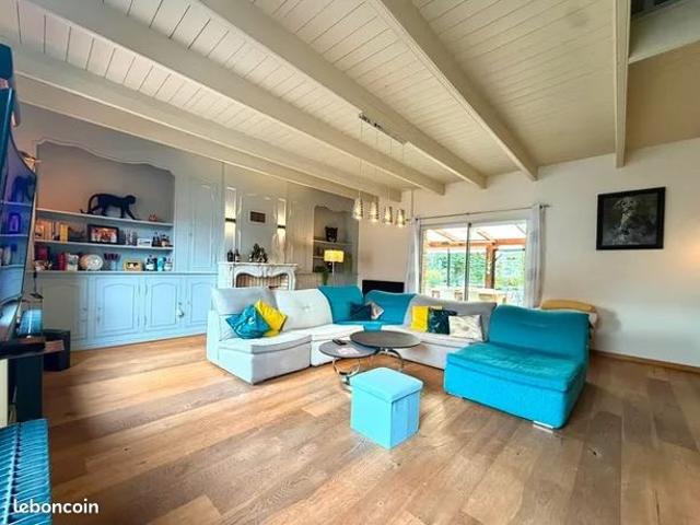 Maison 10 pièces 280 m²