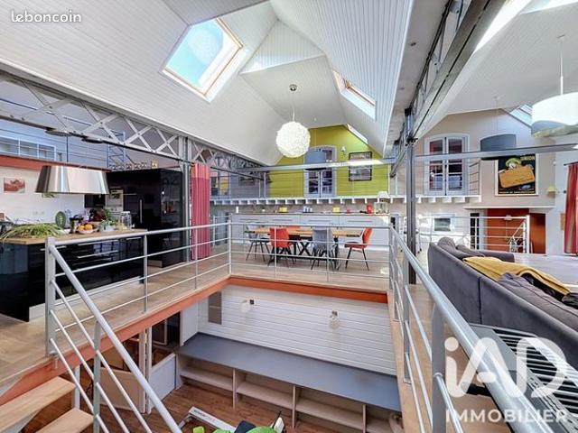 Maison 10 pièces 322 m²
