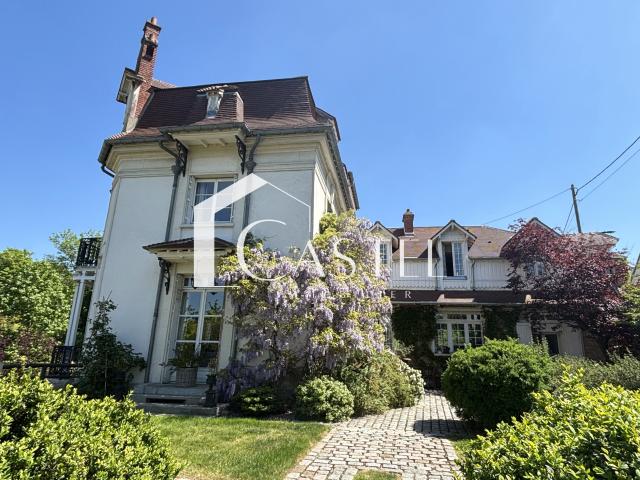 Maison 10 pièces 280 m²