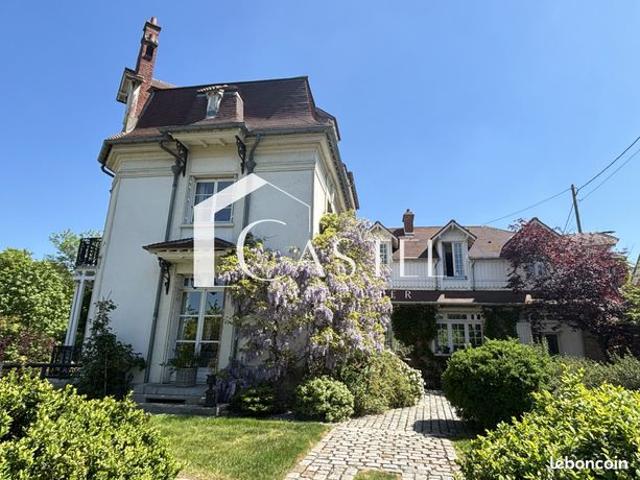 Maison 10 pièces 280 m²