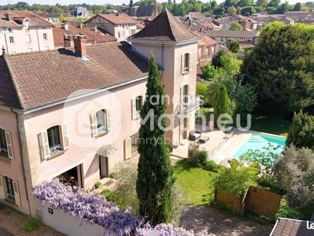 Maison 10 pièces 280 m²