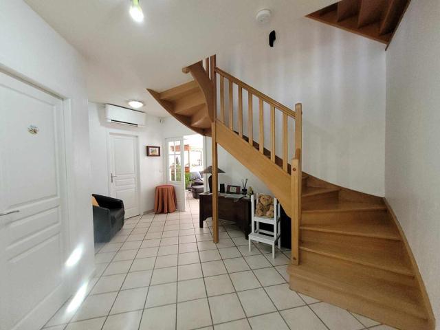 Maison 10 pièces 280 m²