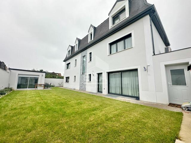 Maison 10 pièces 280 m²
