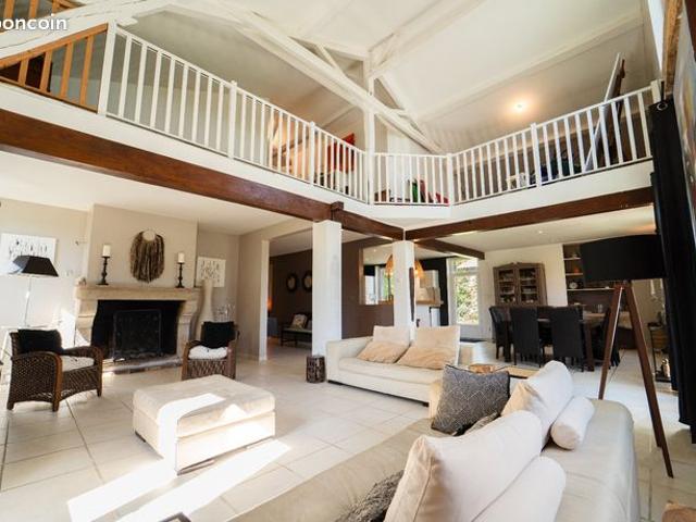Maison 10 pièces 280 m²