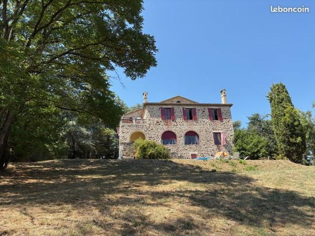 Maison 10 pièces 280 m²