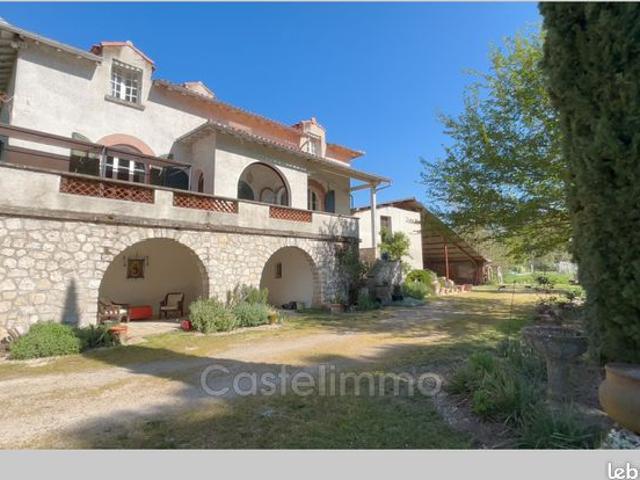 Maison 10 pièces 280 m²