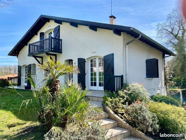 Maison 10 pièces 280 m²
