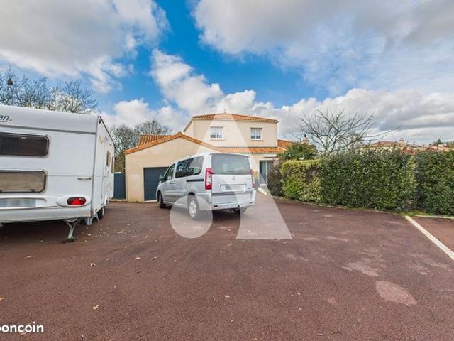 Maison 10 pièces 280 m²