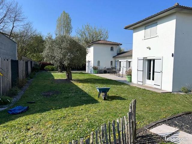 Maison 10 pièces 280 m²