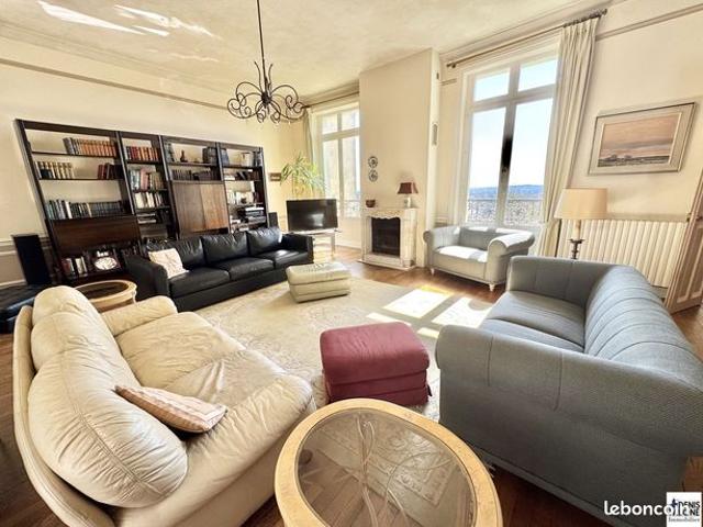 Maison 10 pièces 280 m²