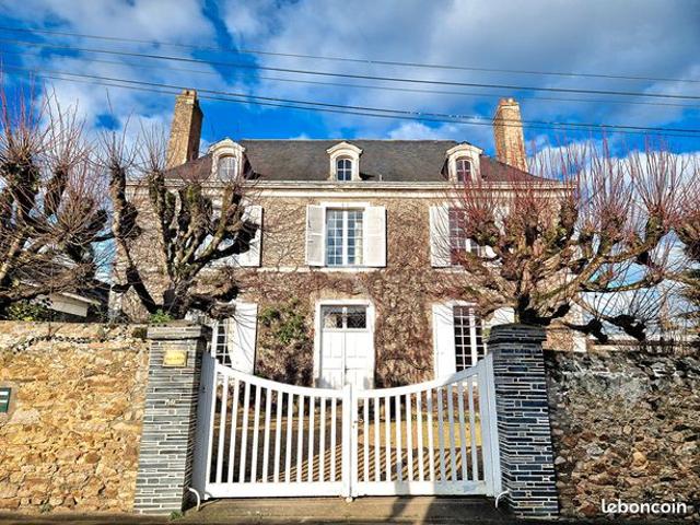 Maison 10 pièces 281 m²