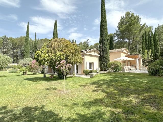 Maison 10 pièces 281 m²
