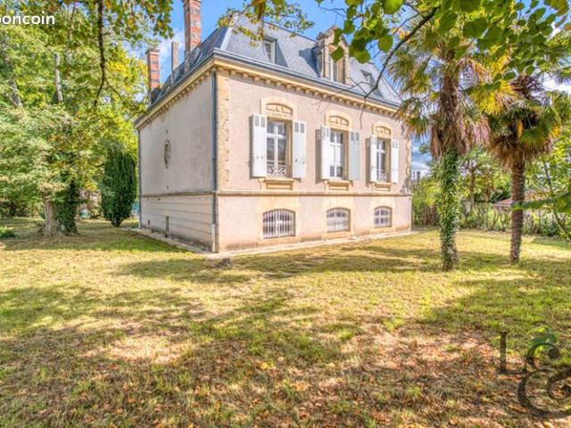 Maison 10 pièces 281 m²