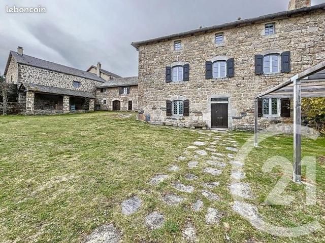 Maison 10 pièces 282 m²