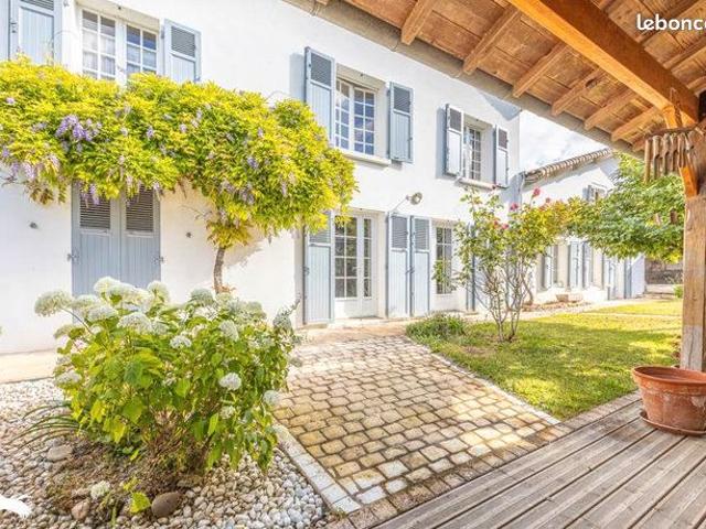 Maison 10 pièces 284 m²
