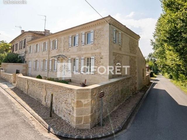 Maison 10 pièces 285 m²