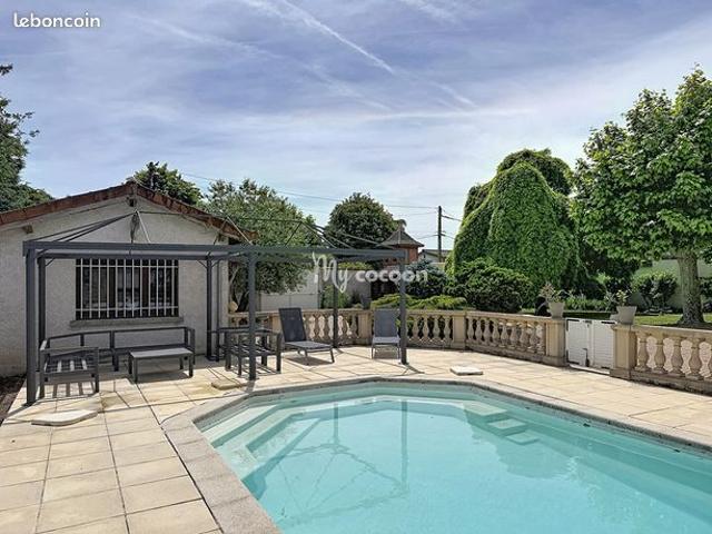 Maison 10 pièces 285 m²