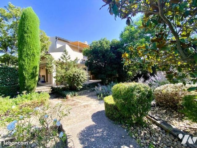 Maison 10 pièces 285 m²