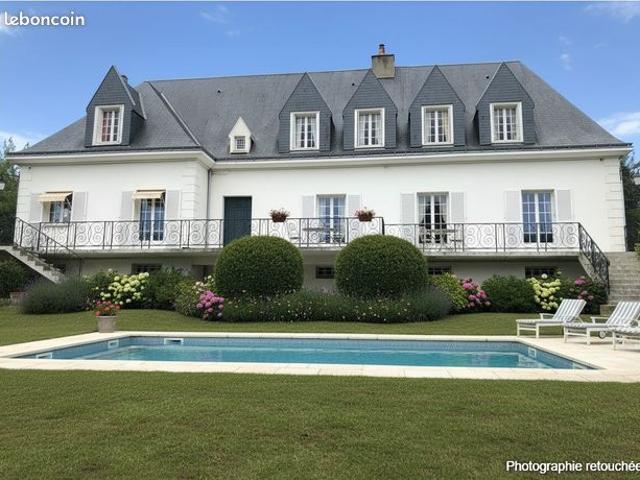 Maison 10 pièces 285 m²