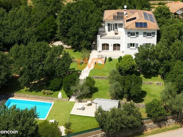Maison 10 pièces 286 m²