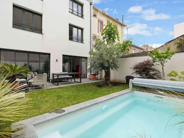 Maison 10 pièces 290 m²