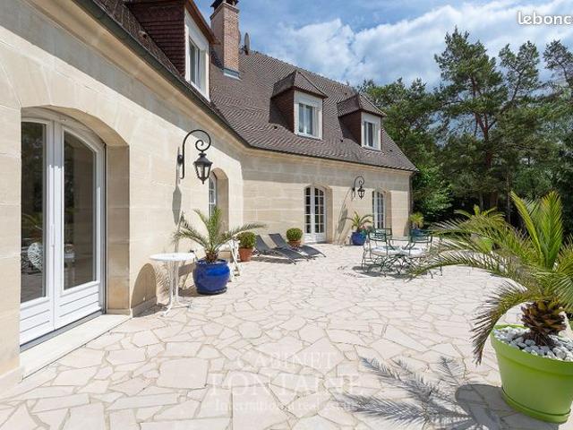 Maison 10 pièces 297 m²