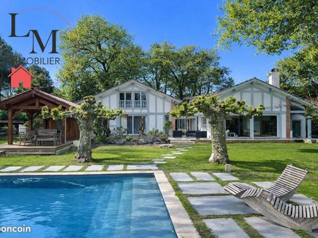 Maison 10 pièces 295 m²