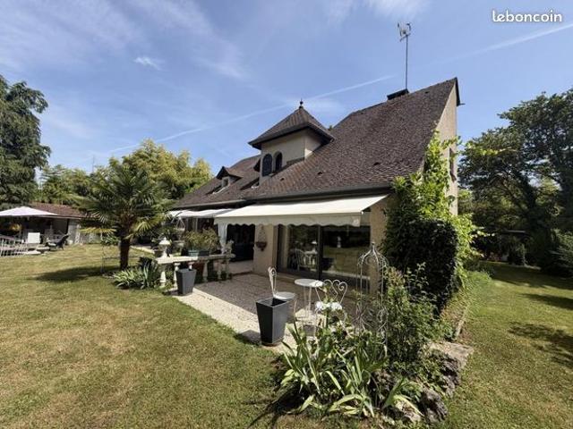 Maison 10 pièces 295 m²