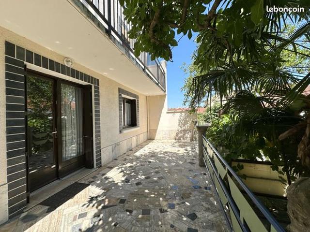 Maison 10 pièces 295 m²