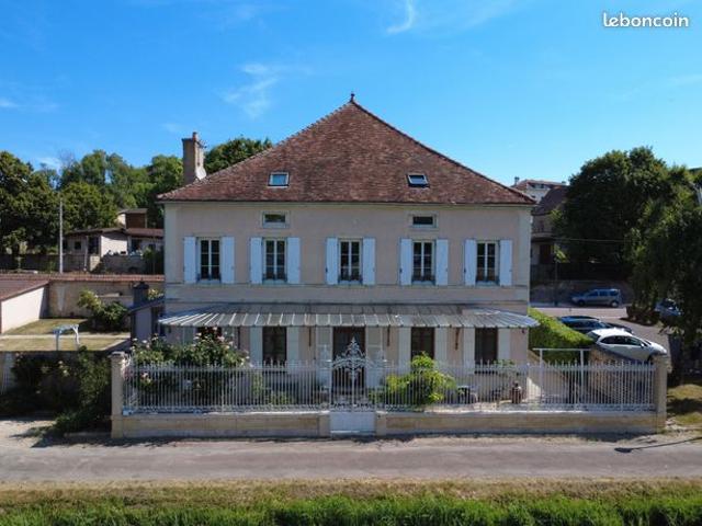 Maison 10 pièces 296 m²