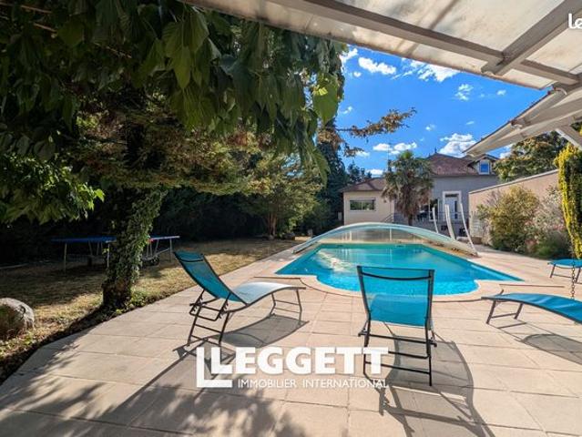 Maison 10 pièces 298 m²