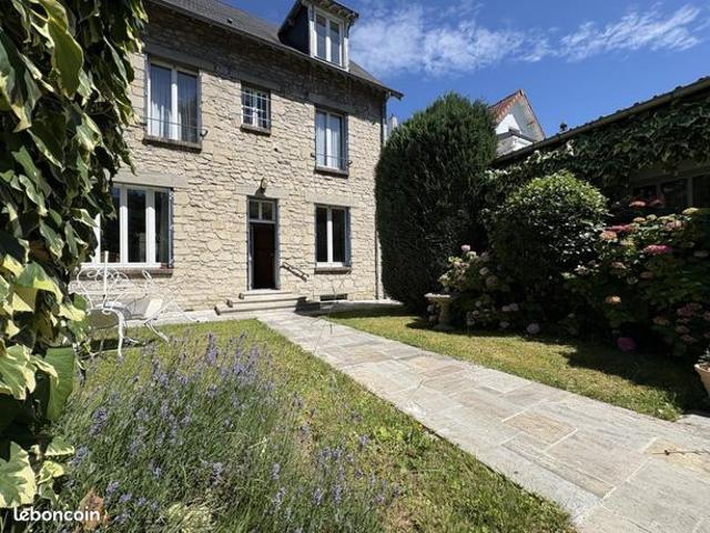 Maison 10 pièces 203 m²